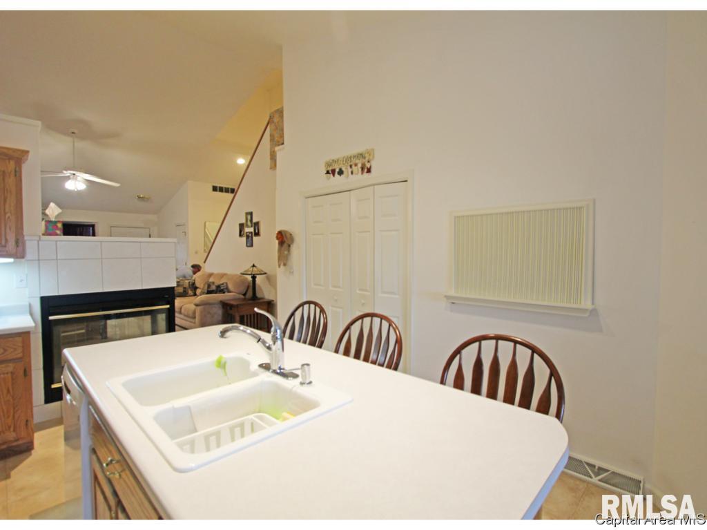 2828 Cronin Drive Springfield, IL 62711 - Photo 9 of 25 Gallery Image 9