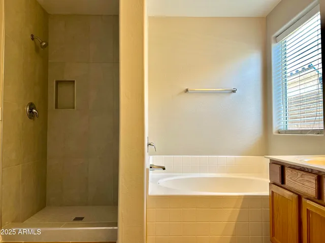 $2,495 | 6614 West Hess Street, Phoenix, AZ 85043