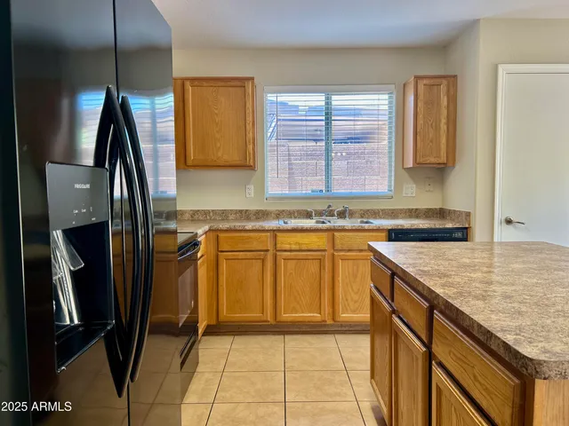 $2,495 | 6614 West Hess Street, Phoenix, AZ 85043