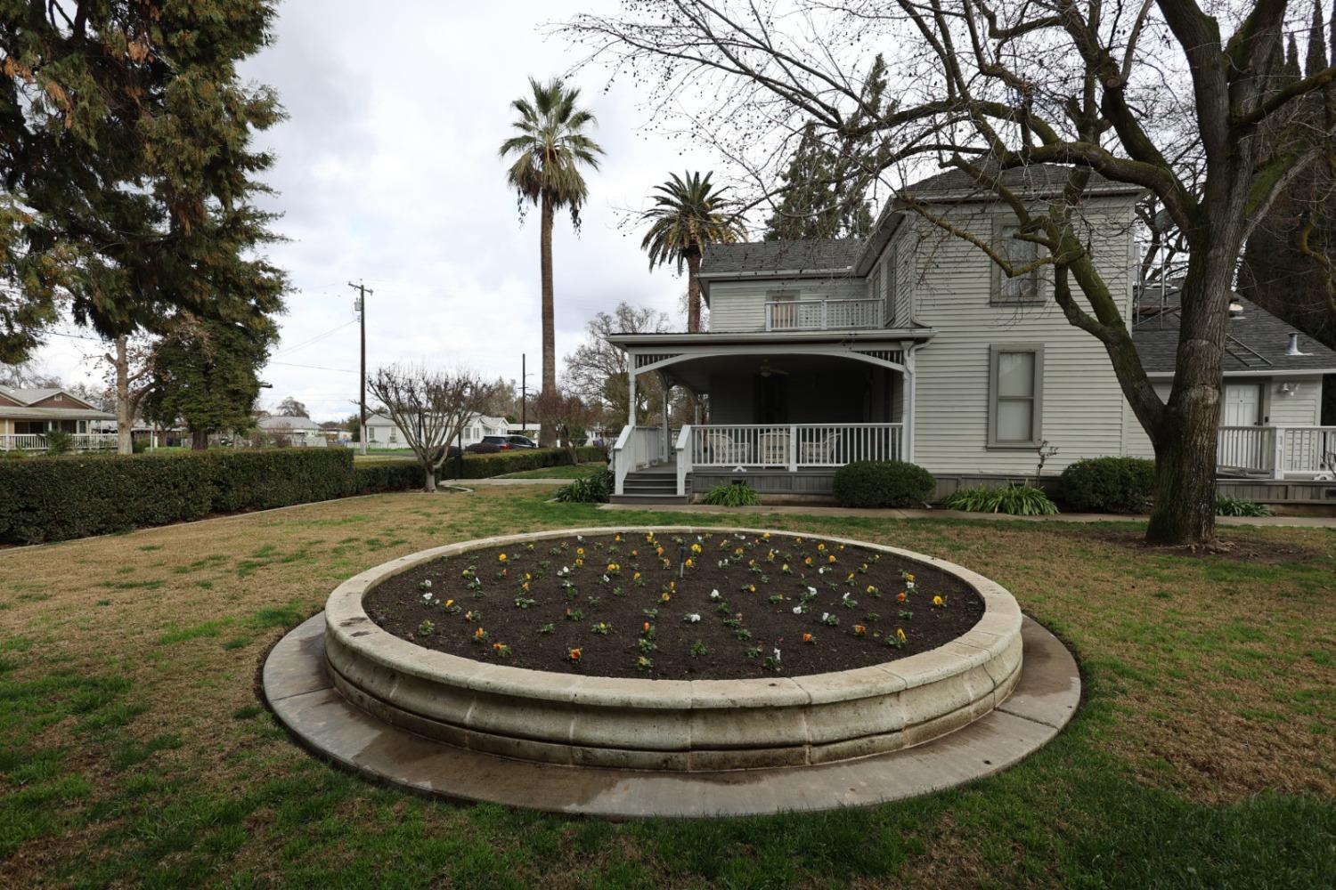 6375 Murphy Avenue Laton, CA 93242 - Photo 31 of 68 a view of a house with swimming pool and trees in the background