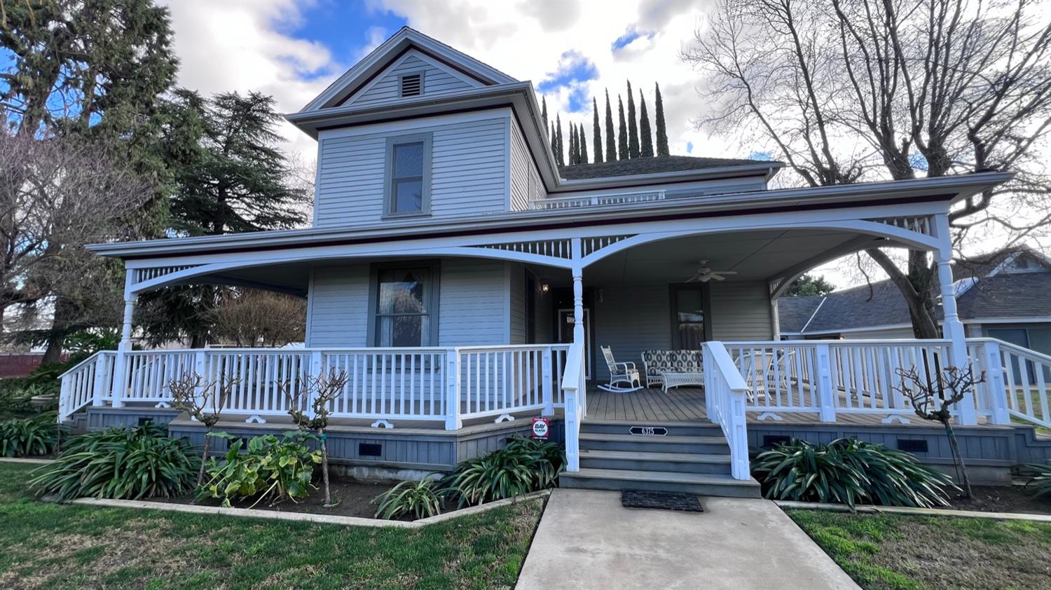 6375 Murphy Avenue Laton, CA 93242 - Photo 36 of 68 a front view of a house with garden
