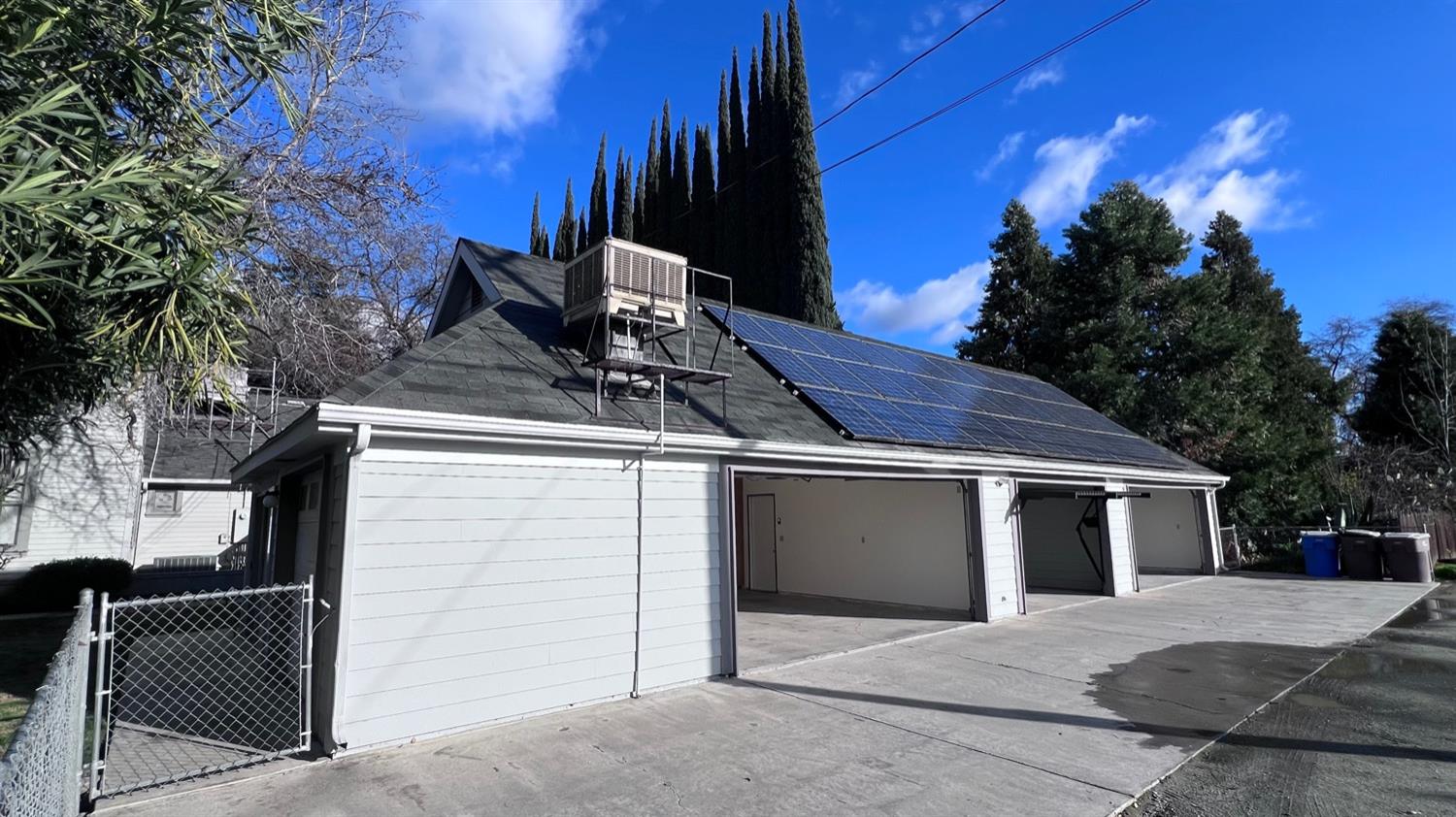 6375 Murphy Avenue Laton, CA 93242 - Photo 4 of 68 a front view of a house with a yard