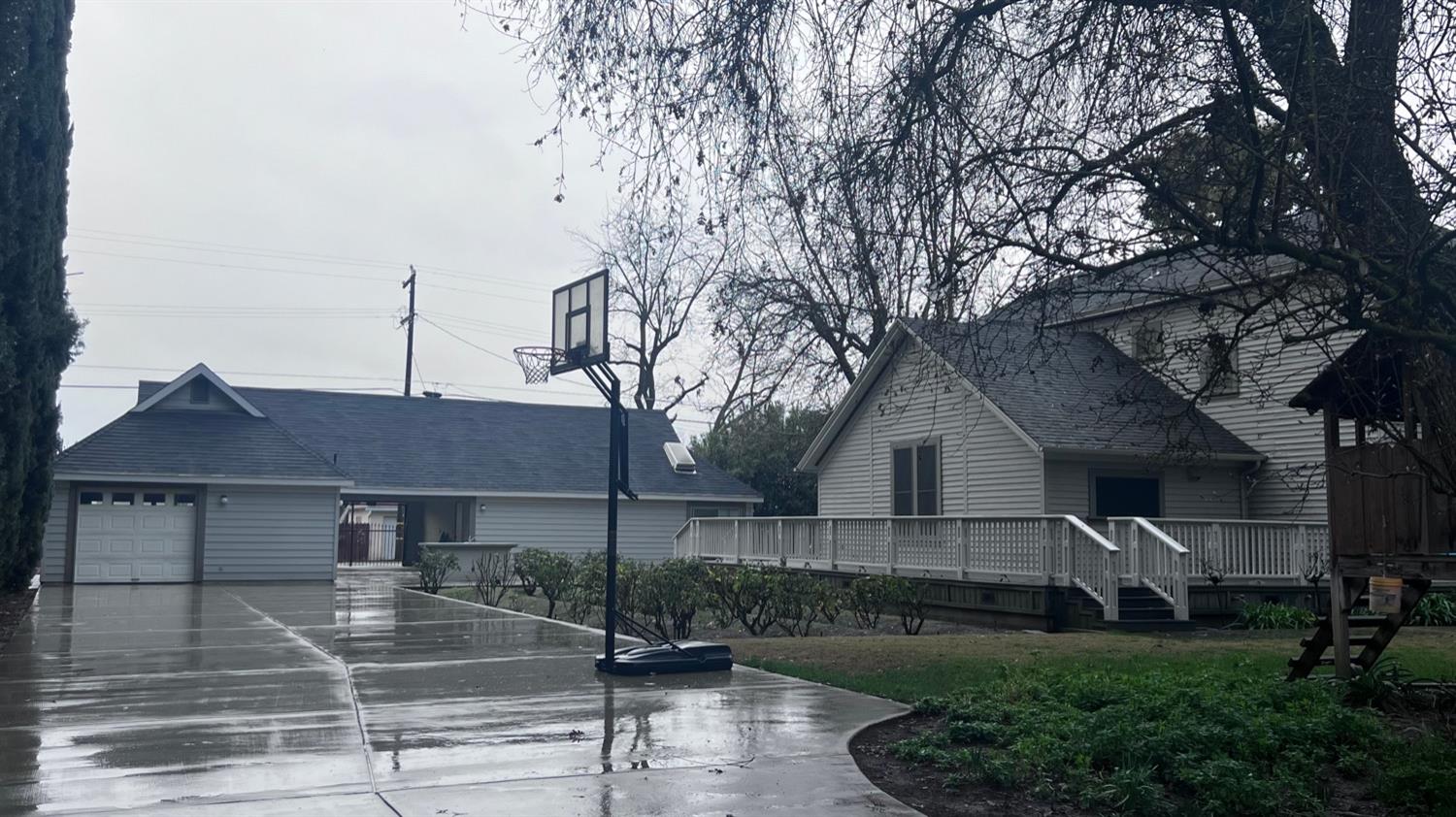 6375 Murphy Avenue Laton, CA 93242 - Photo 49 of 68 front view of house with a yard