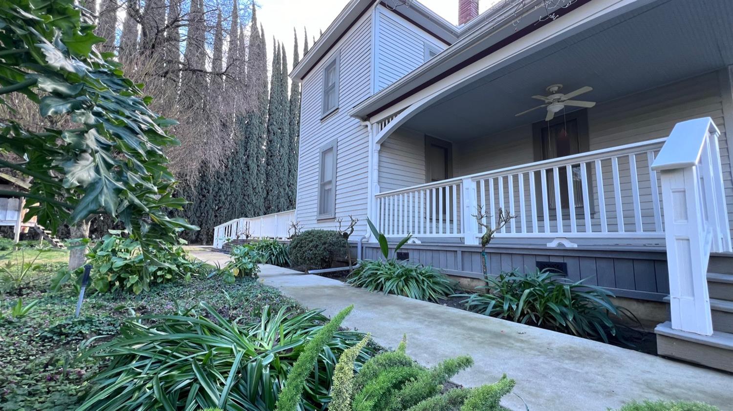6375 Murphy Avenue Laton, CA 93242 - Photo 52 of 68 a view of a chair and table in the patio