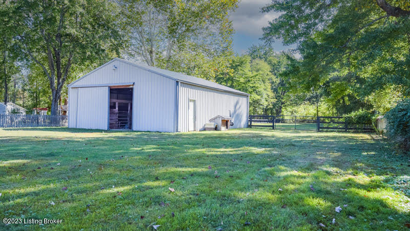 7735 3rd Street Road Louisville, KY 40214 - Photo 22 of 24 7735 3RD STREET ROAD #18 Beam