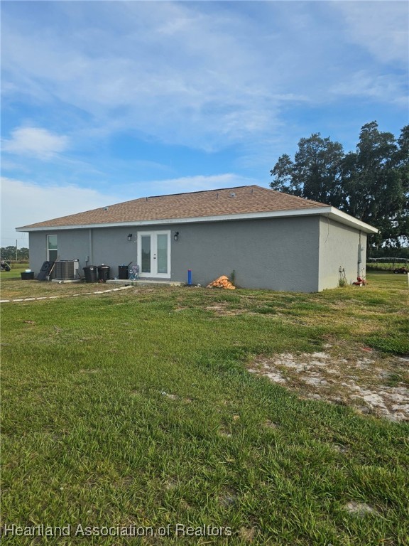 565 Stephens Road Wauchula, FL 33873 - Photo 4 of 36 a view of a house with a big yard