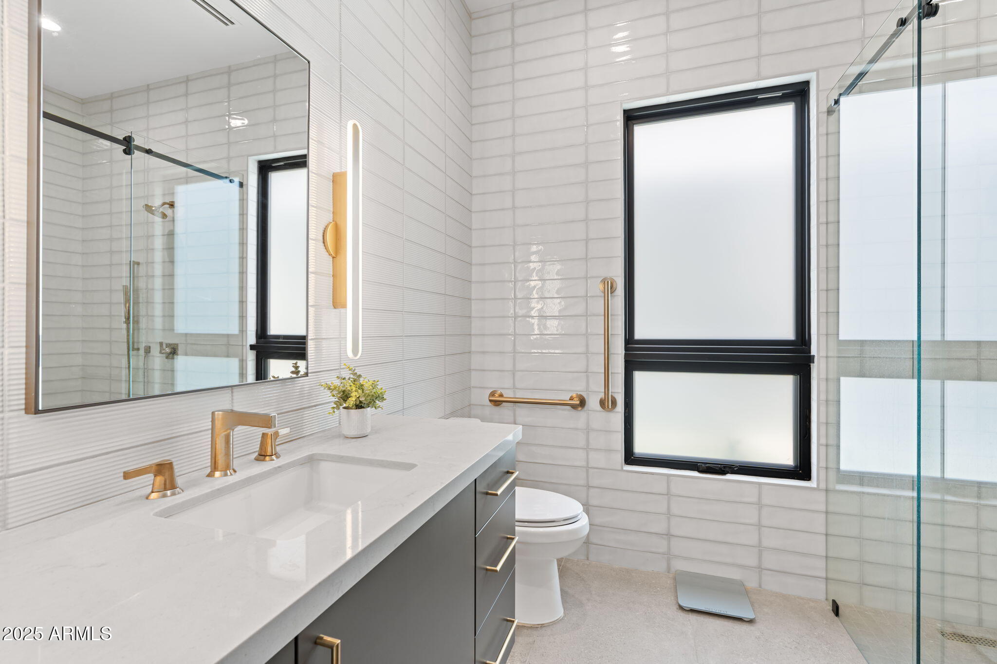 4763 North 53rd Street Phoenix, AZ 85018 - Photo 69 of 90 Guest House Bathroom 1