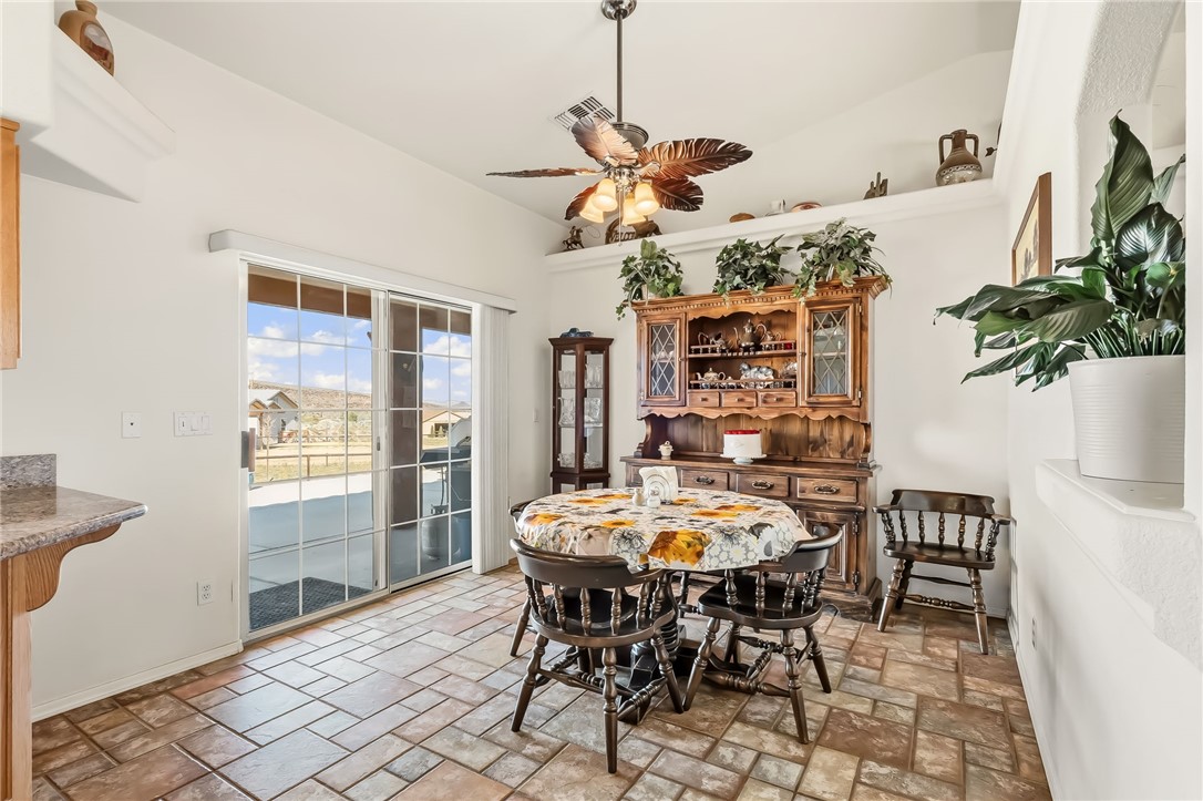 2205 East Cactus Wren Road Kingman, AZ 86409 - Photo 25 of 68 Dining Area