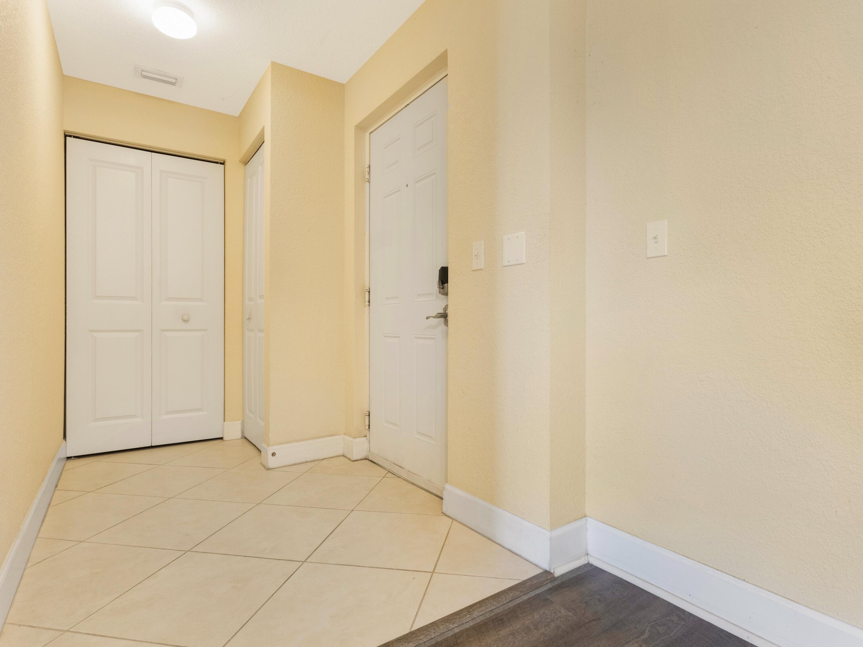 1690 Renaissance Commons Boulevard, Unit 1412 Boynton Beach, FL 33426 - Photo 3 of 42 Foyer