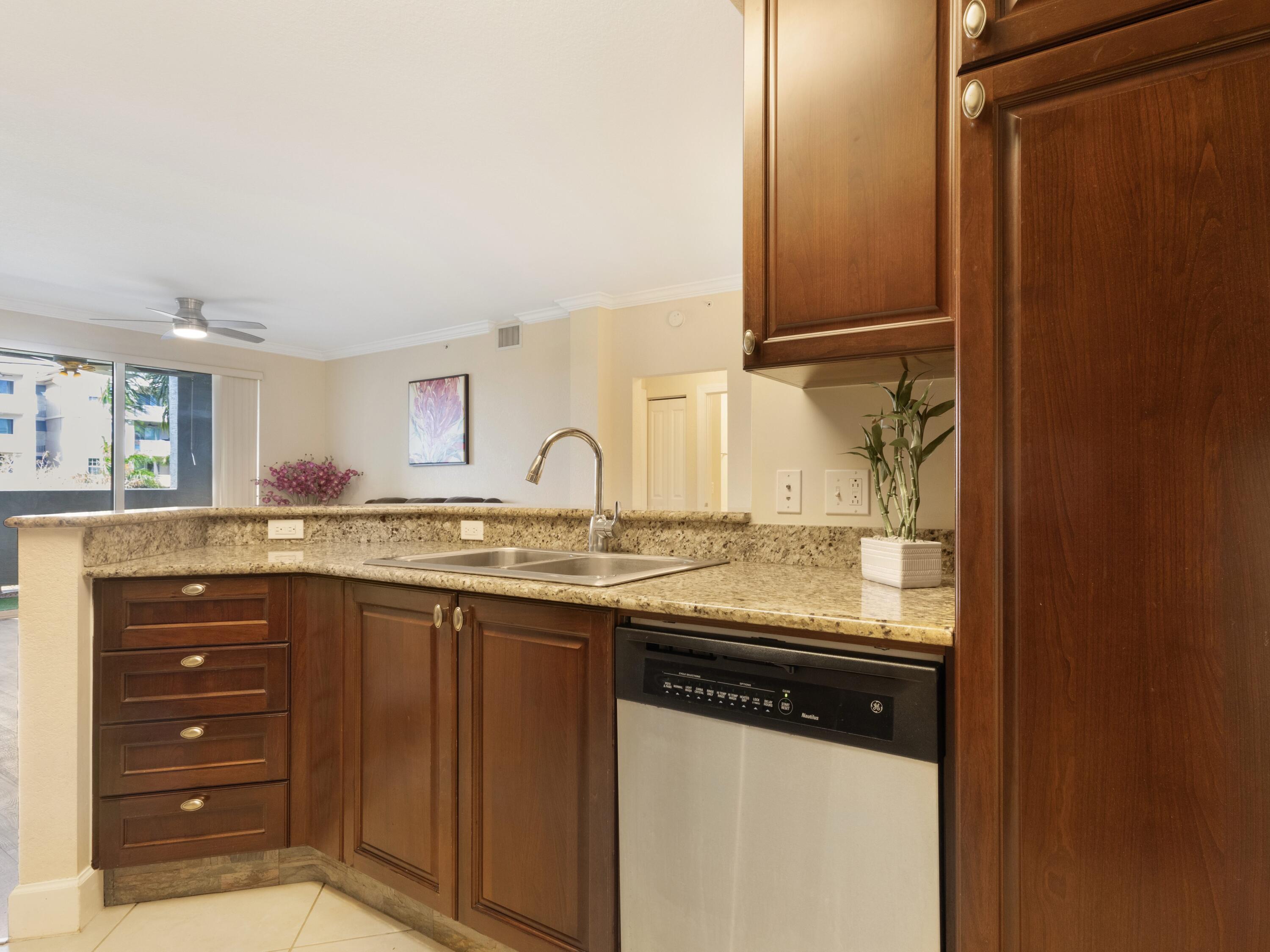 1690 Renaissance Commons Boulevard, Unit 1412 Boynton Beach, FL 33426 - Photo 7 of 42 Kitchen 5