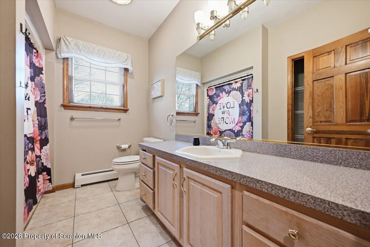 121 Ridgeview Drive Scranton, PA 18504 - Photo 11 of 65 Full Bathroom