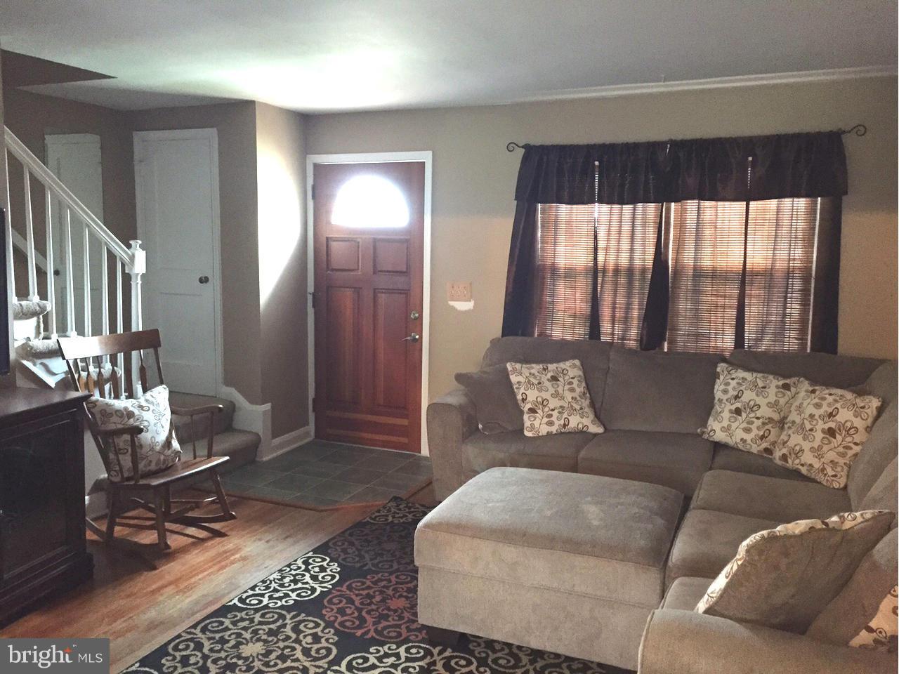1731 Amuskai Road Baltimore, MD 21234 - Photo 6 of 25 Living Room