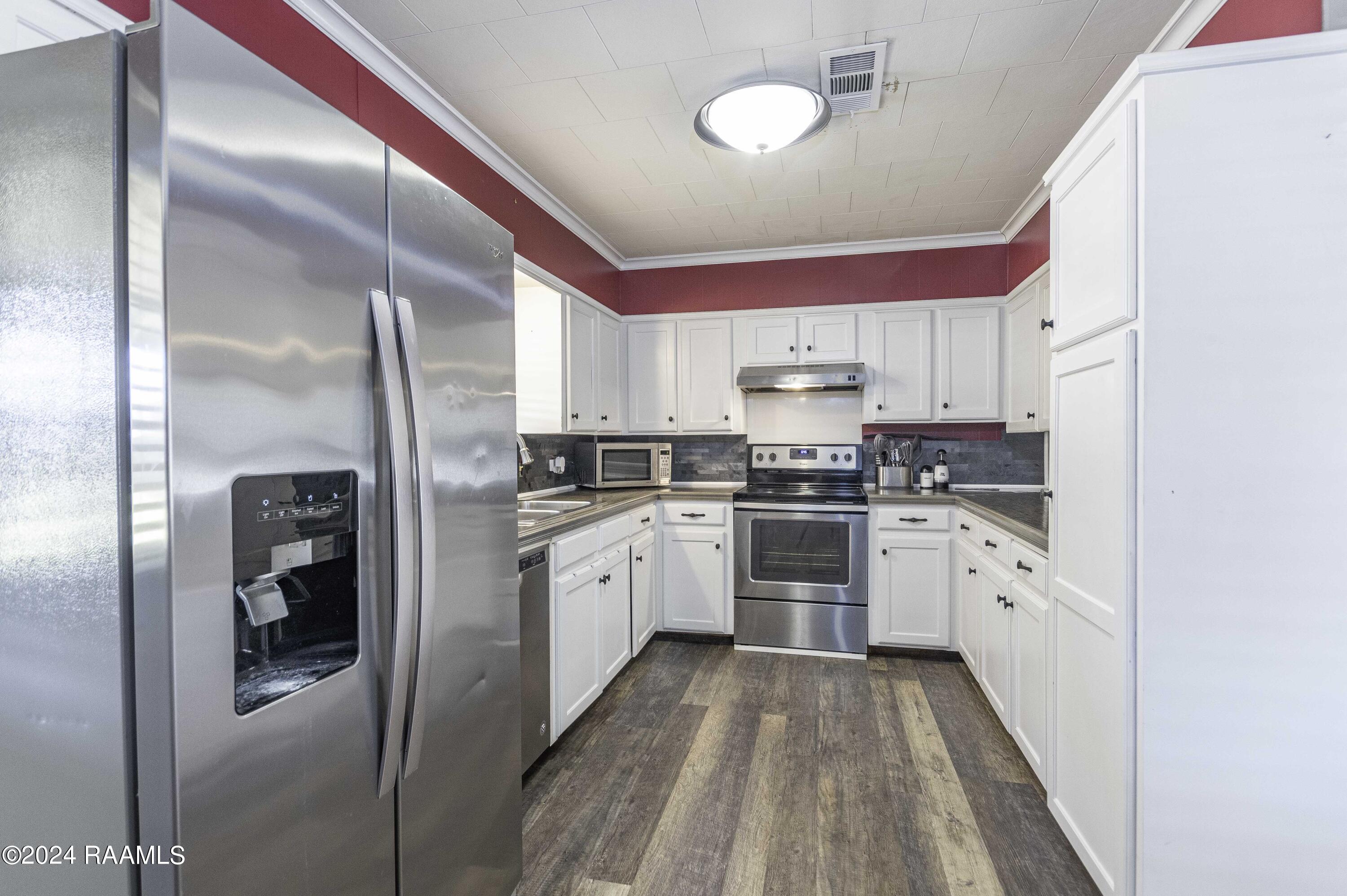 1912 Gendarme Road Carencro, LA 70520 - Photo 3 of 31 Kitchen
