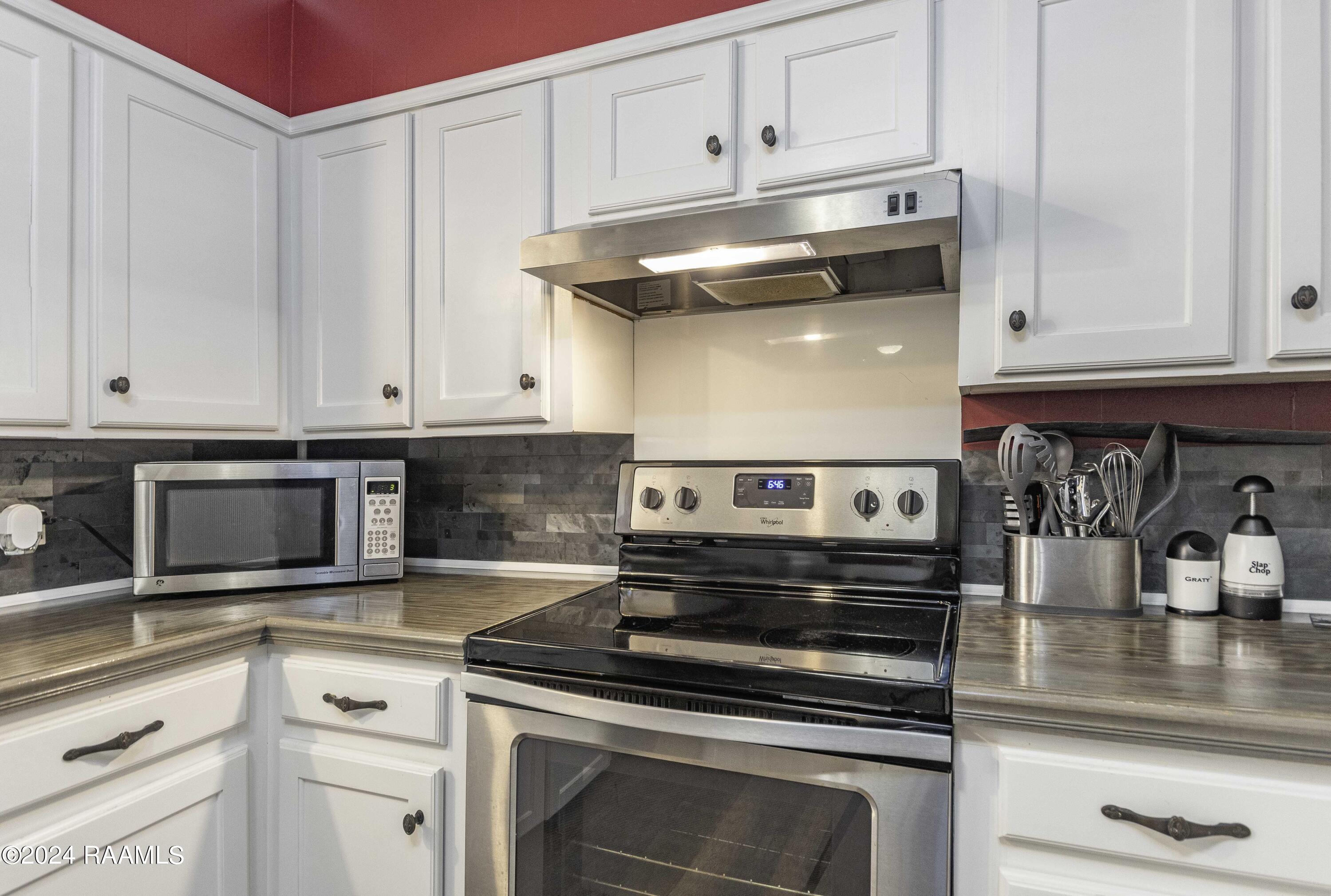 1912 Gendarme Road Carencro, LA 70520 - Photo 6 of 31 Kitchen