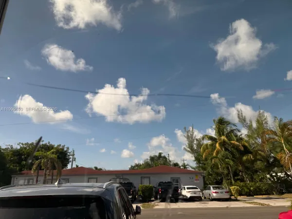 $1,750 | 615 Northeast 3rd Street, Unit 1, Hallandale Beach, FL 33009