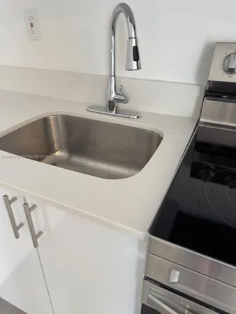 $1,750 | 615 Northeast 3rd Street, Unit 1, Hallandale Beach, FL 33009