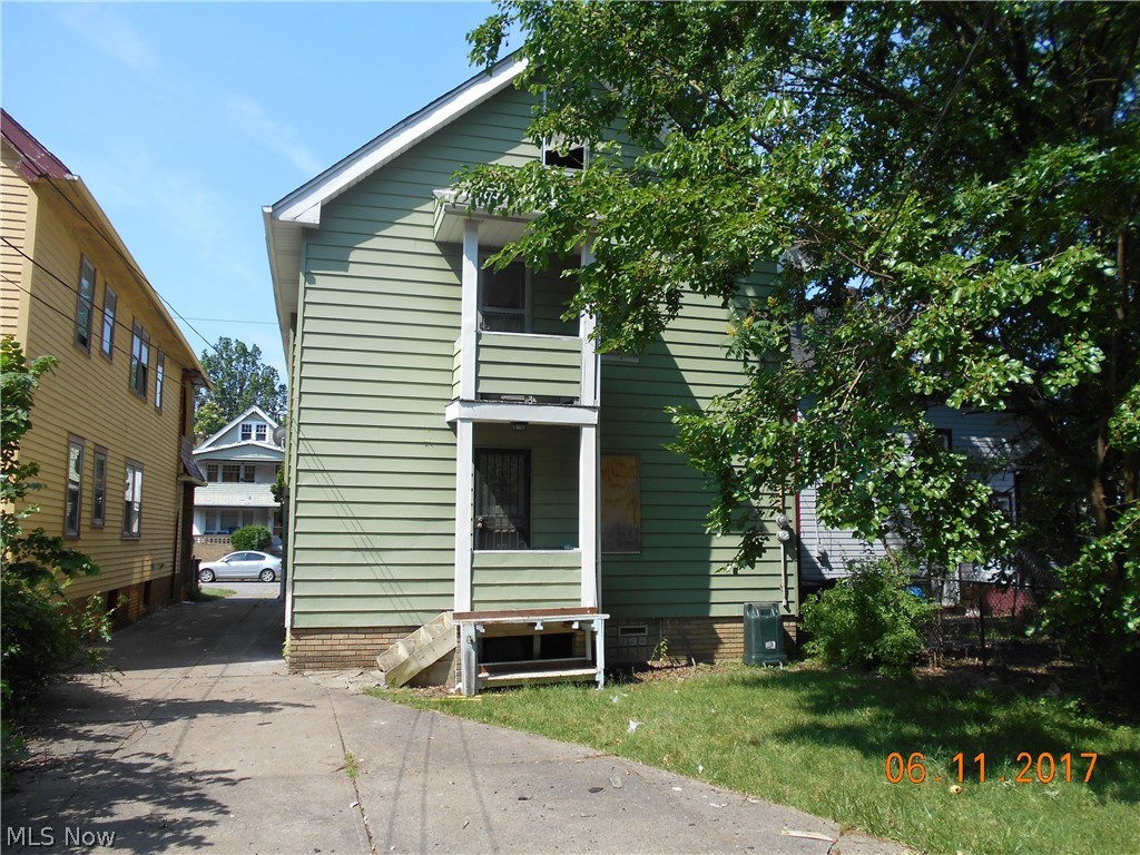 1717 Cliffview Road Cleveland, OH 44112 - Photo 3 of 17