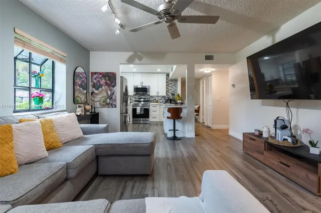 $289,999 | 7625 Northwest 79th Avenue, Unit 101, Tamarac, FL 33321