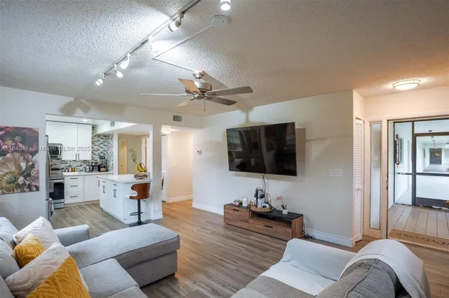 $289,999 | 7625 Northwest 79th Avenue, Unit 101, Tamarac, FL 33321