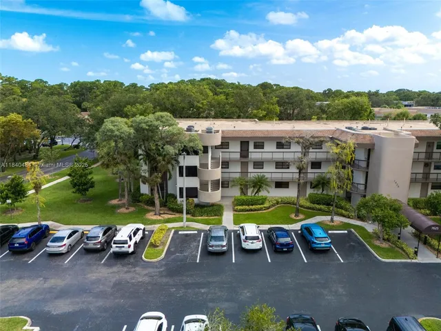 $289,999 | 7625 Northwest 79th Avenue, Unit 101, Tamarac, FL 33321