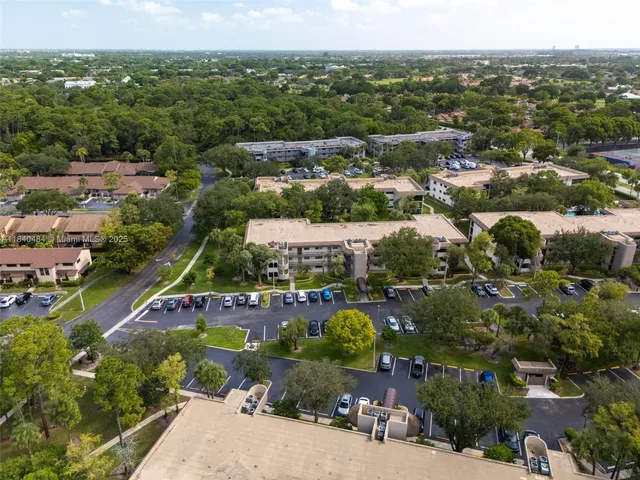 $289,999 | 7625 Northwest 79th Avenue, Unit 101, Tamarac, FL 33321