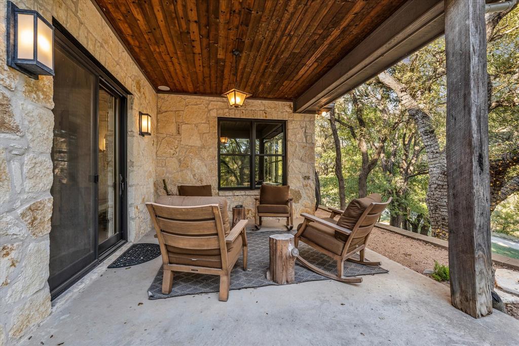 22 Samaritan Way Waco, TX 76705 - Photo 25 of 38 a outdoor living space with patio furniture and a potted plant