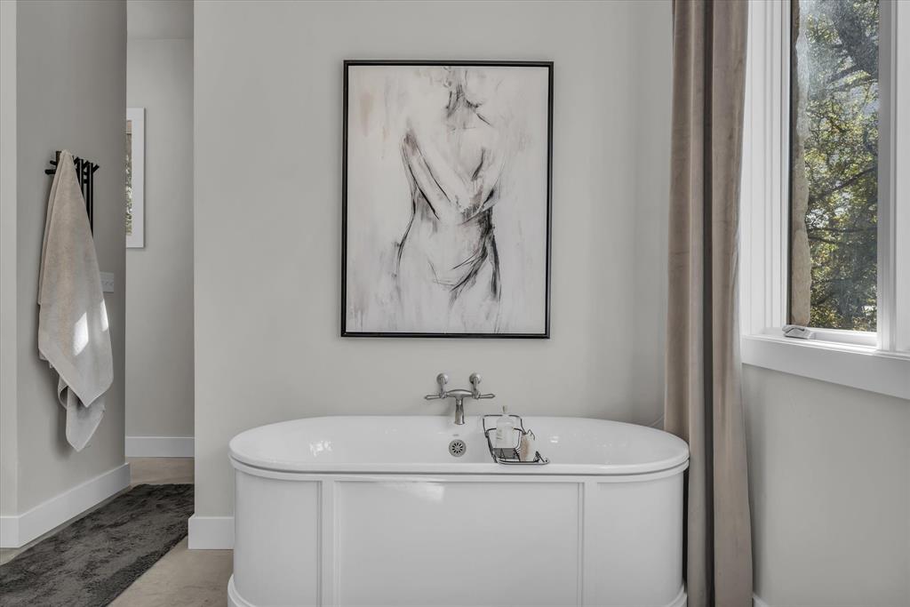 22 Samaritan Way Waco, TX 76705 - Photo 28 of 38 a bathroom with a sink and mirror with window