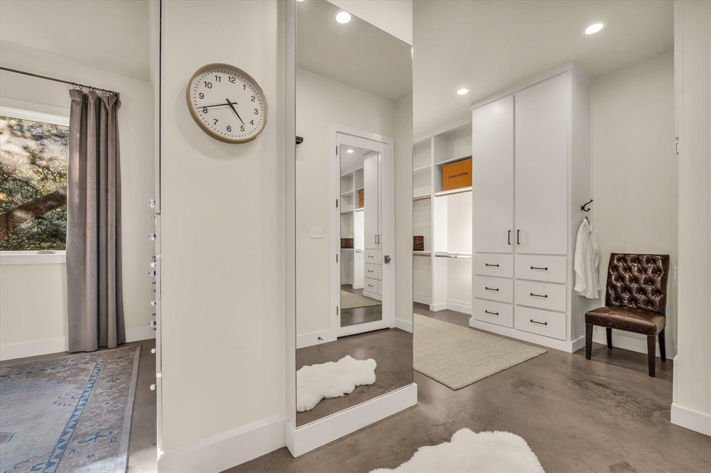 22 Samaritan Way Waco, TX 76705 - Photo 29 of 38 a spacious bathroom with a glass shower door