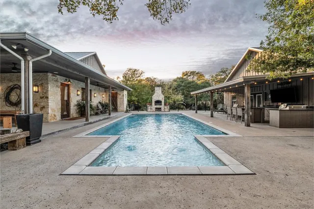 a view of a house with entertaining space