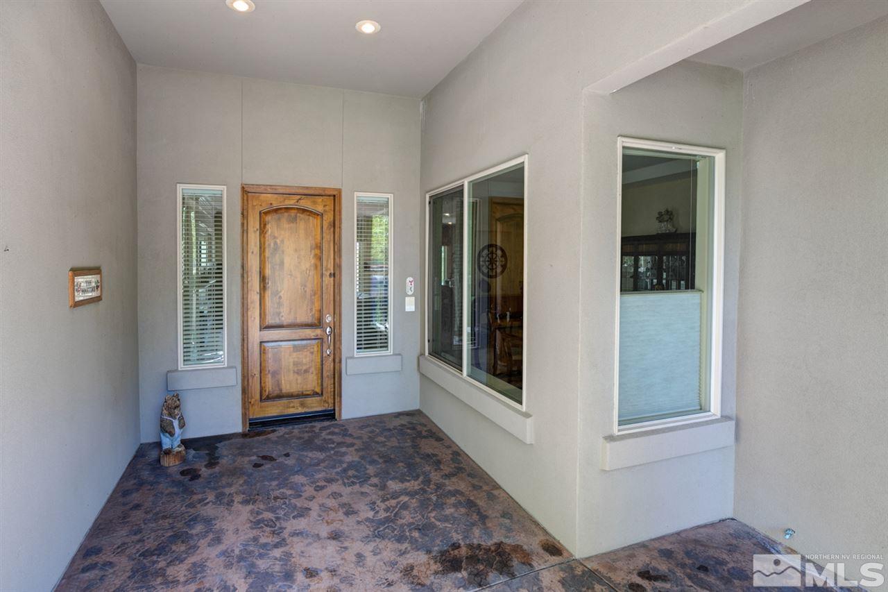 5610 Rivers Edge Drive Fallon, NV 89406 - Photo 4 of 25 an entryway with a window