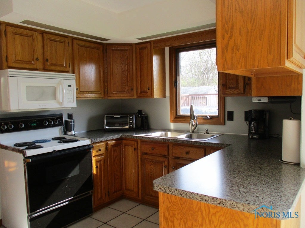 3155 Albon Road Maumee, OH 43537 - Photo 2 of 25 Gallery Image 2