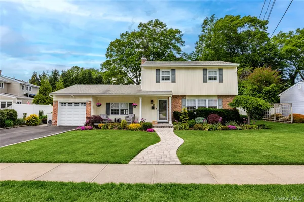 $1,299,000 | 25 Gerald Lane, Old Bethpage, NY 11804
