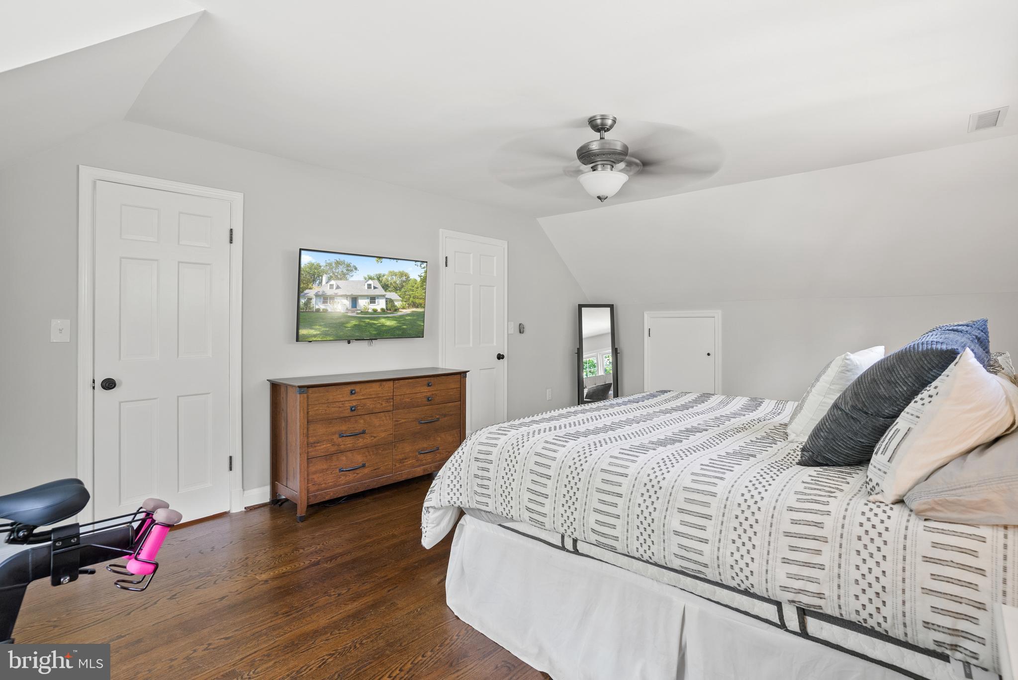 8436 Burning Tree Road Bethesda, MD 20817 - Photo 25 of 48