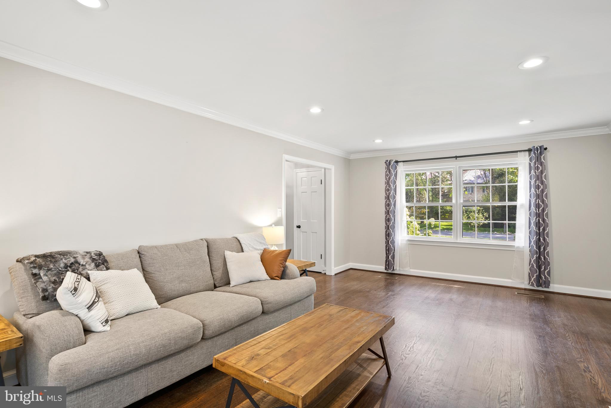 8436 Burning Tree Road Bethesda, MD 20817 - Photo 8 of 48