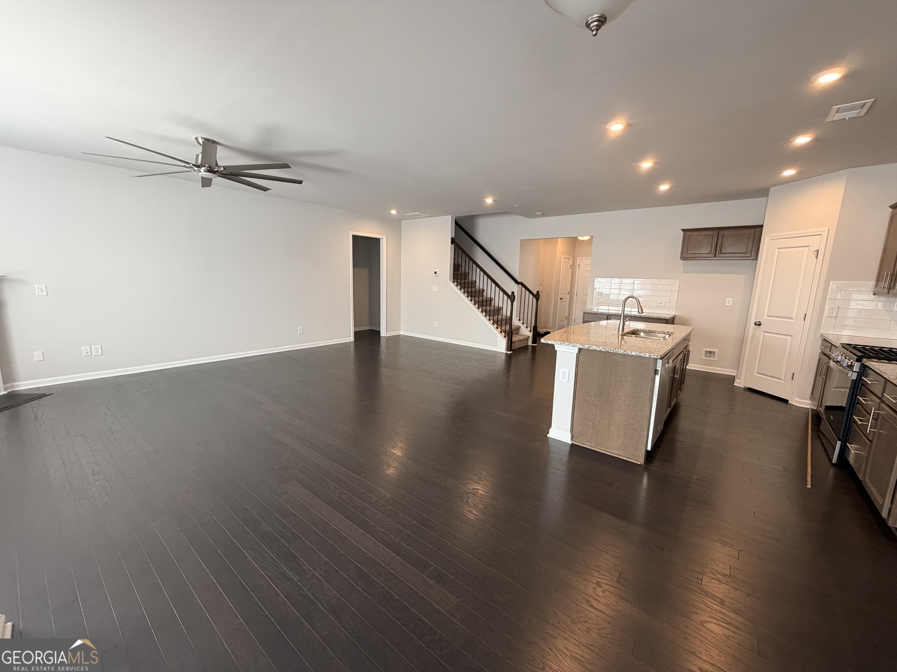 3283 Lowell Road Bethlehem, GA 30620 - Photo 9 of 31 an entryway in a hall with a kitchen