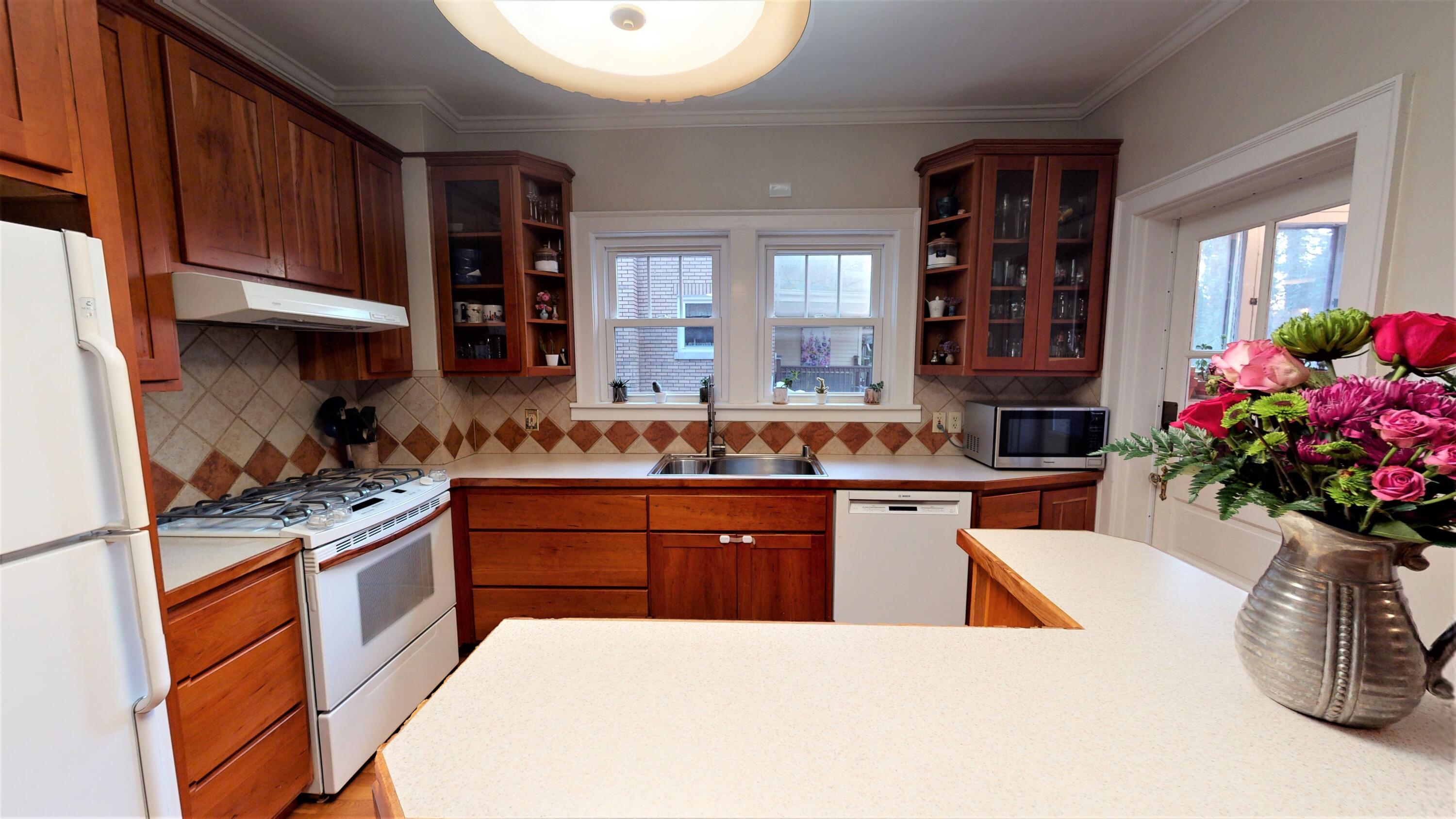219 Catalpa Road Lexington, KY 40502 - Photo 11 of 43 219-Catalpa-Rd-Lexington-KY-40502-030420