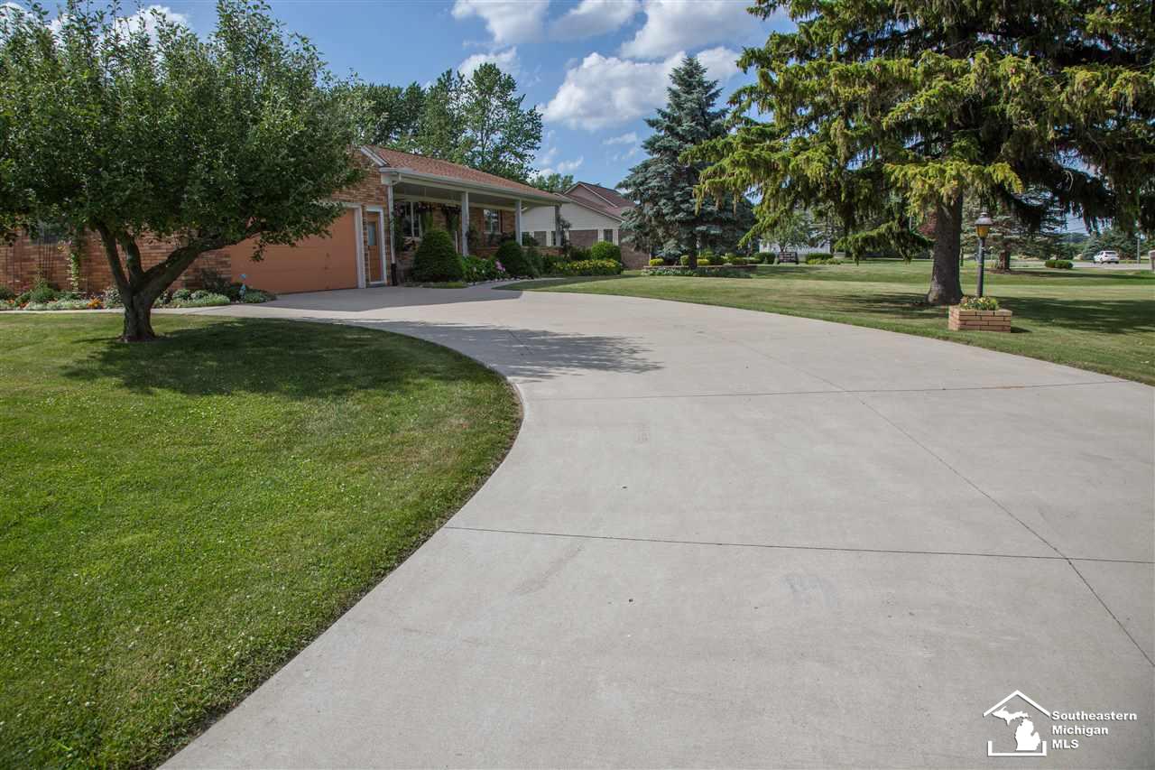 10487 Grafton Road Carleton, MI 48117 - Photo 5 of 54