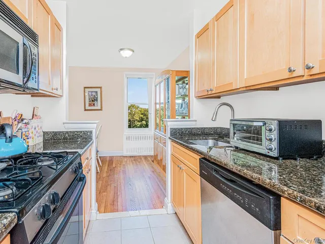 $320,000 | 120 Dehaven Drive, Unit 629, Yonkers, NY 10703