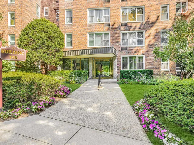 $320,000 | 120 Dehaven Drive, Unit 629, Yonkers, NY 10703