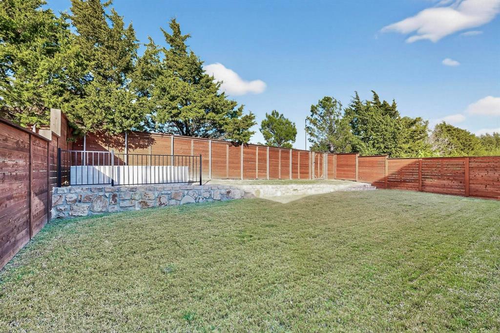 2017 Fall Crk Cove Mesquite, TX 75181 - Photo 35 of 40 View of fenced backyard