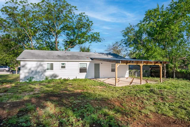 a view of backyard with plants and outdoor seating
