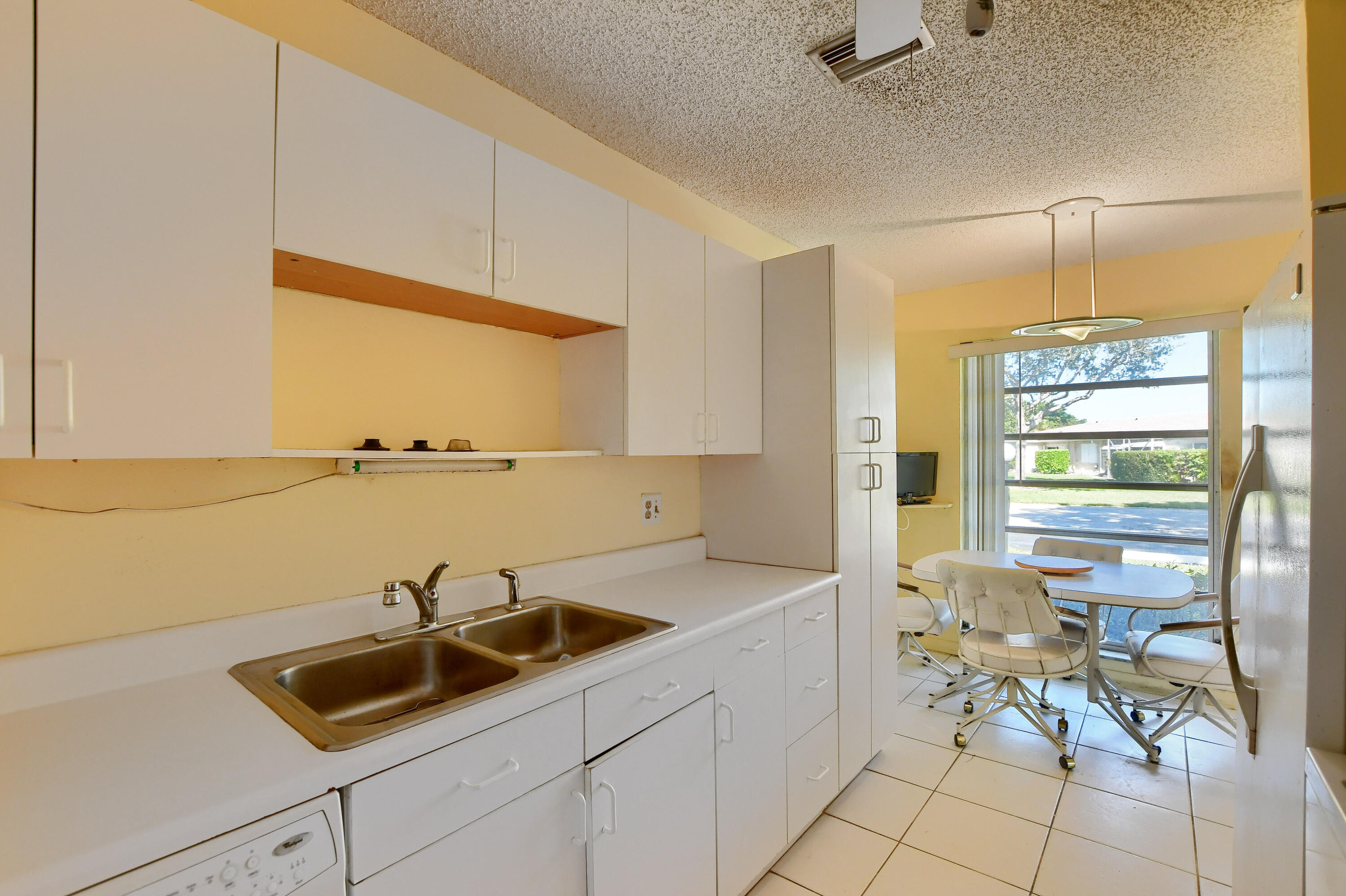 21070 Covington Drive Boca Raton, FL 33433 - Photo 13 of 41 Kitchen