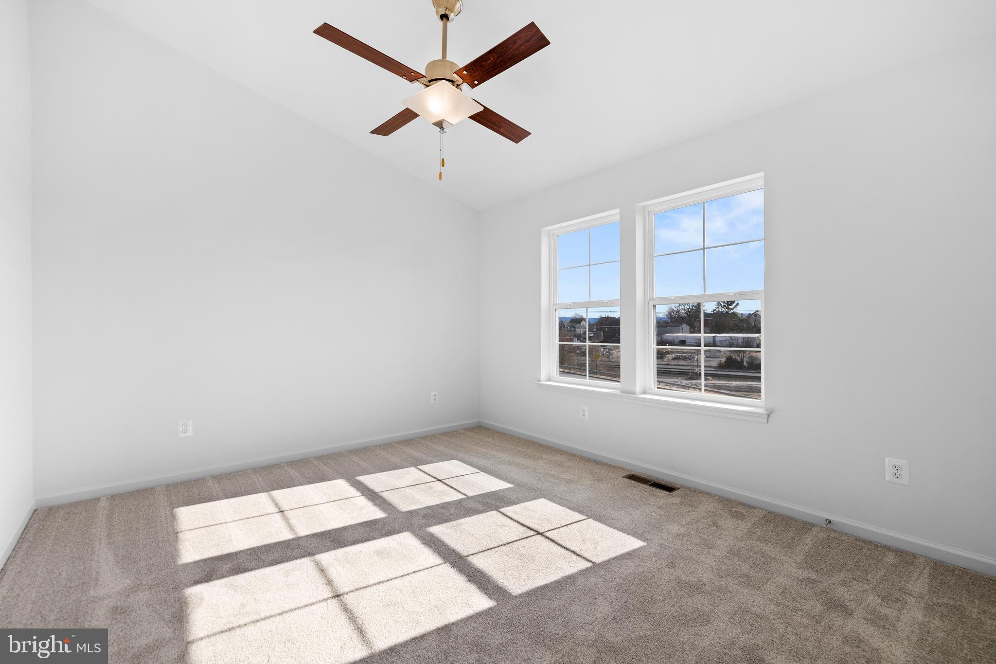 487 Peleton Street Hagerstown, MD 21740 - Photo 21 of 27 an empty room with a window