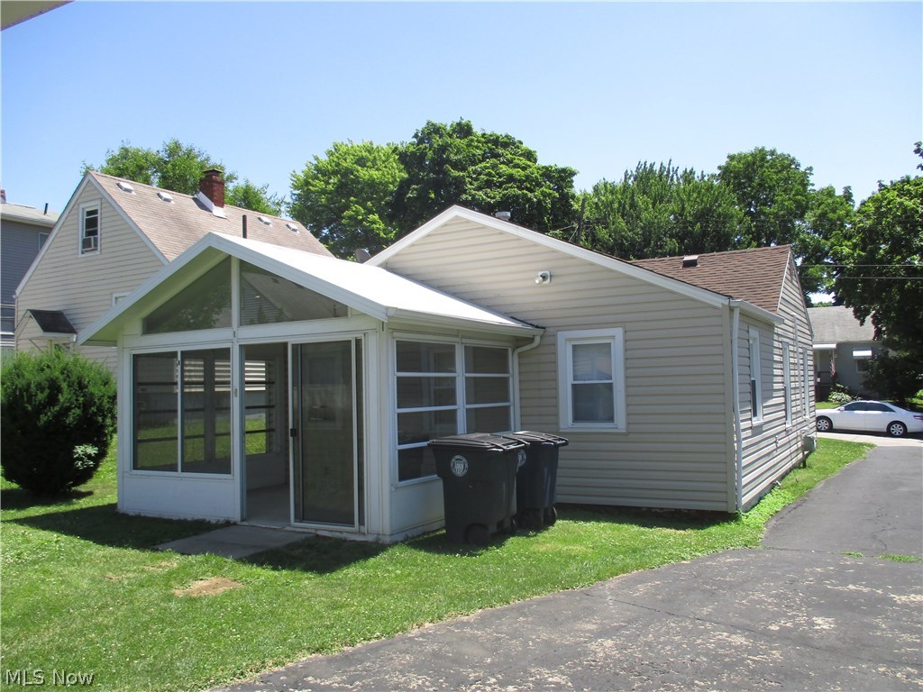 891 Reed Avenue Akron, OH 44306 - Photo 3 of 12