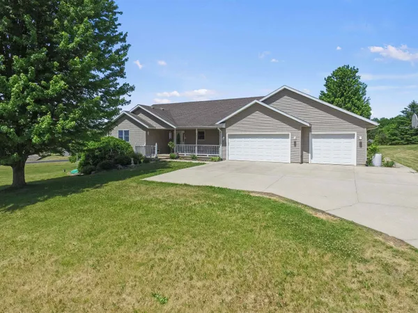 $499,900 | 13072 West Woodworth Drive, Evansville, WI 53536