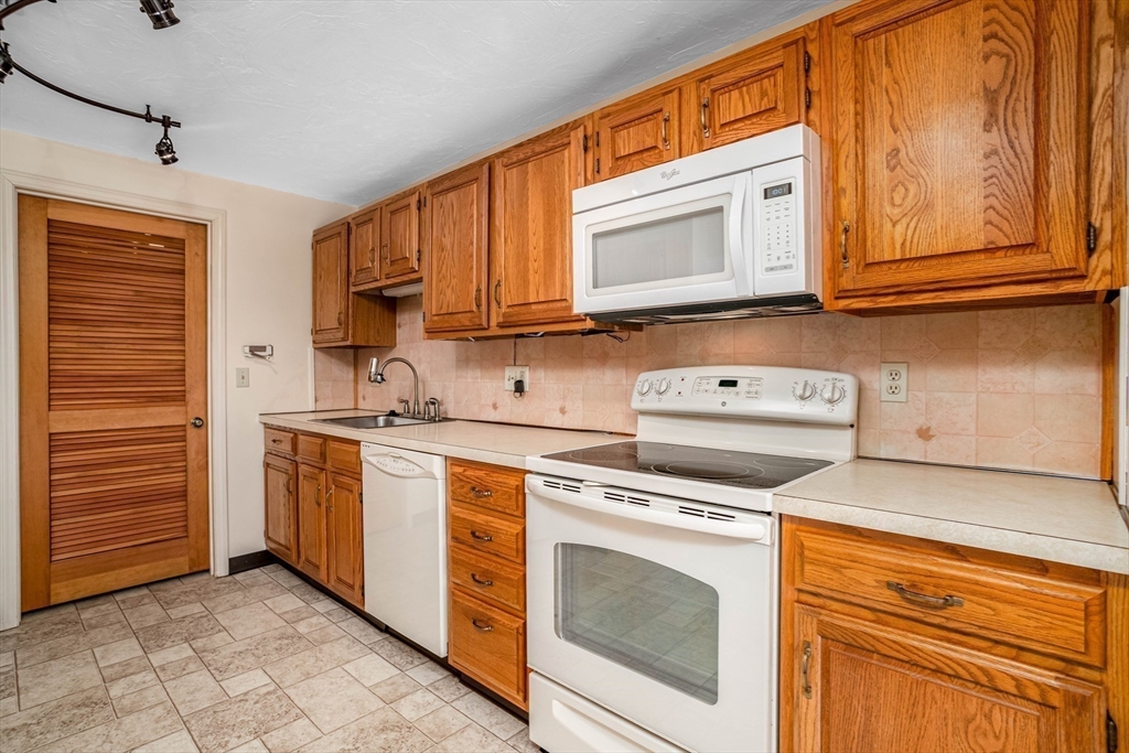 501 Ridgefield Circle, Unit D Clinton, MA 01510 - Photo 13 of 36 Gallery Image 13