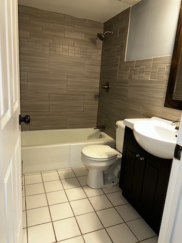 11036 Kilpatrick Avenue, Unit 3SW Oak Lawn, IL 60453 - Photo 9 of 9 a bathroom with a toilet a sink and bathtub