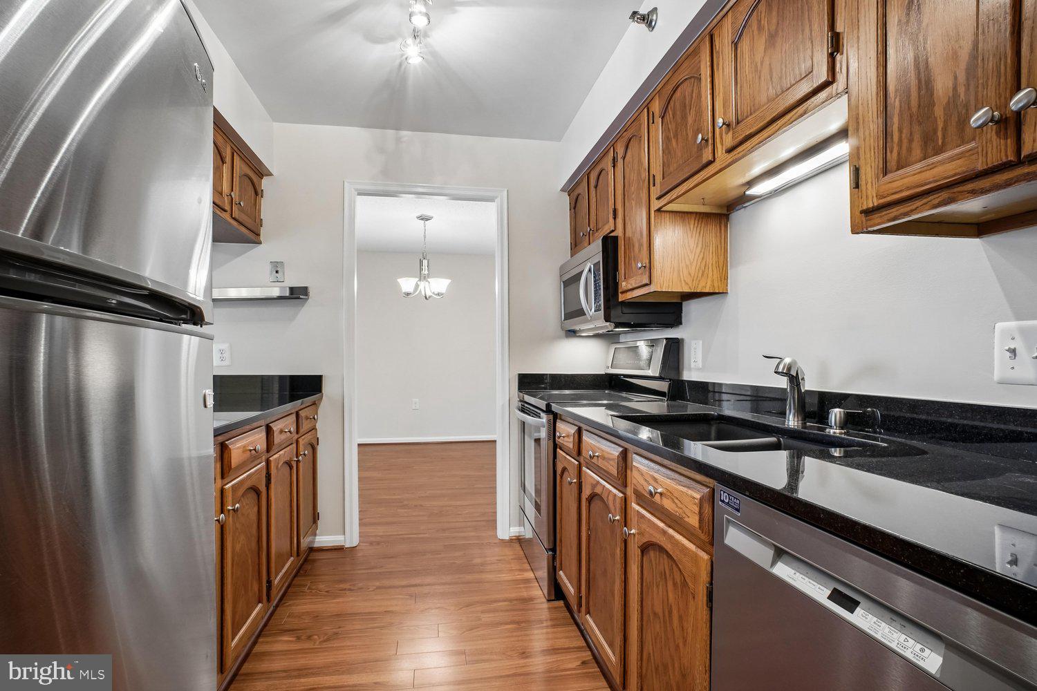 1301 North Courthouse Road, Unit 1612 Arlington, VA 22201 - Photo 20 of 52 Kitchen