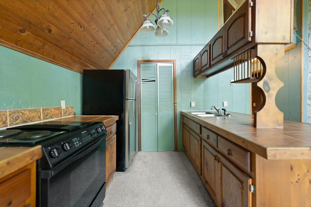 141 Lick Fork Road Middlesboro, KY 40965 - Photo 3 of 11 03-Photo 3