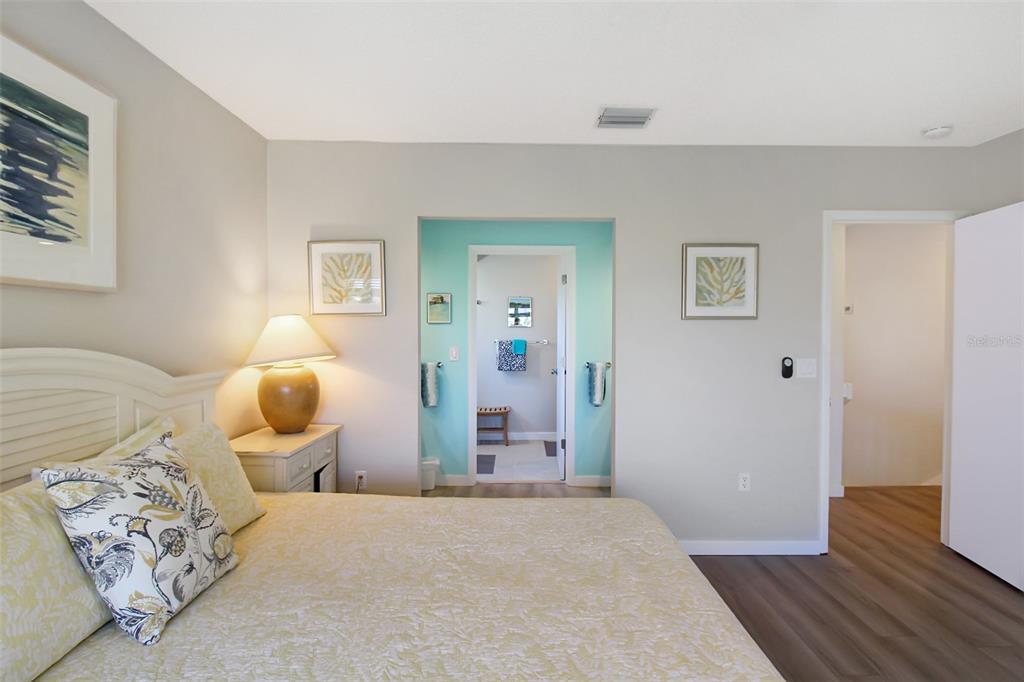 535 Forest Way Longboat Key, FL 34228 - Photo 32 of 60